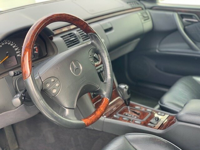 MERCEDES-BENZ E 320