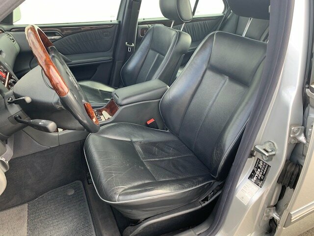 MERCEDES-BENZ E 320