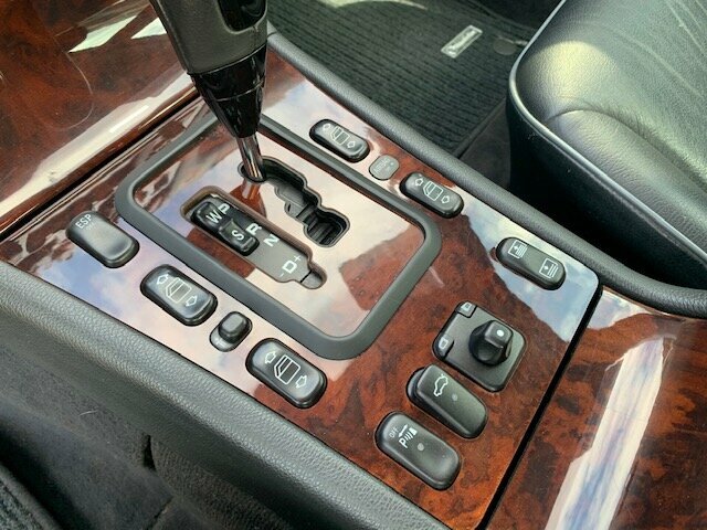 MERCEDES-BENZ E 320