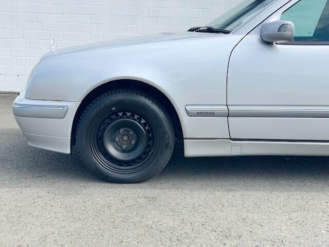 MERCEDES-BENZ E 320