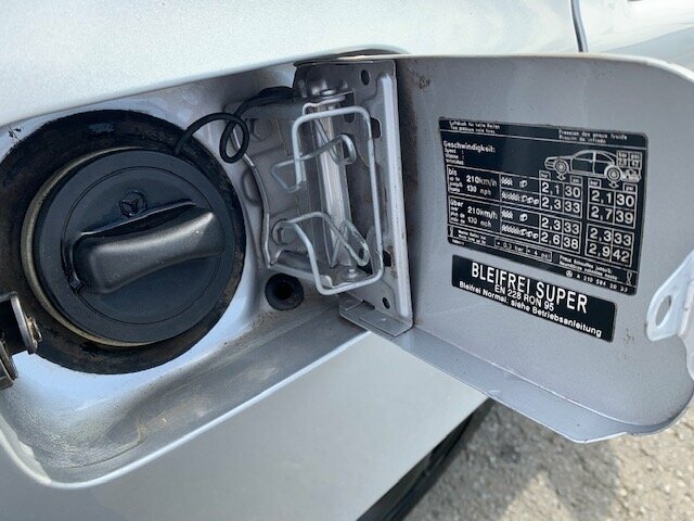 MERCEDES-BENZ E 320