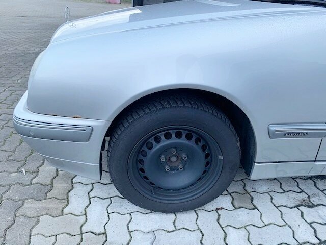 MERCEDES-BENZ E 320