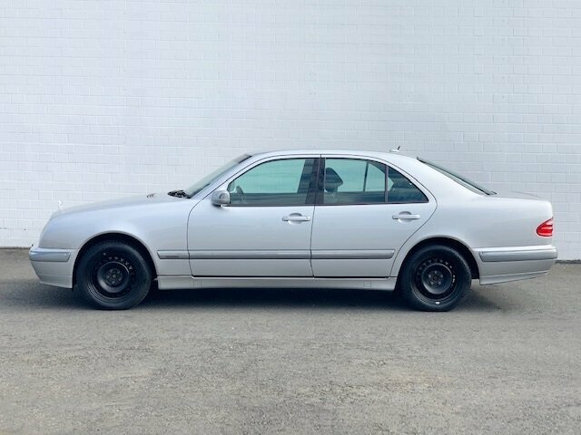 MERCEDES-BENZ E 320