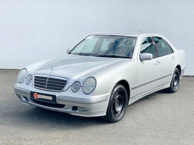 MERCEDES-BENZ E 320