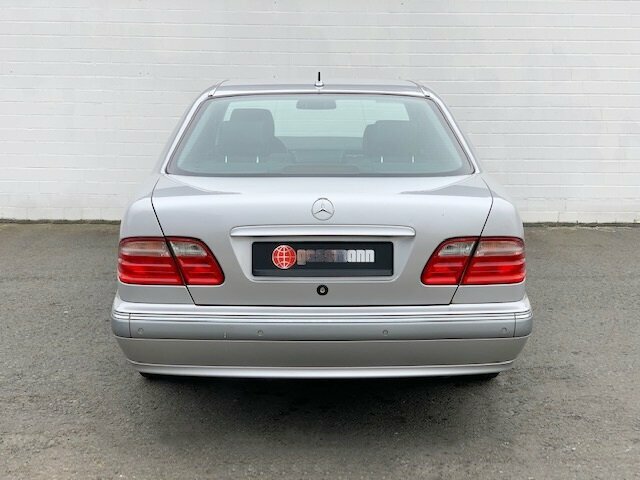 MERCEDES-BENZ E 320