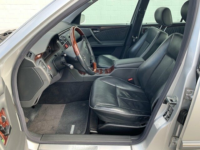 MERCEDES-BENZ E 320