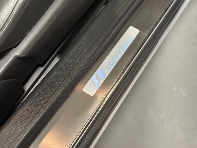 SEAT (E) Leon