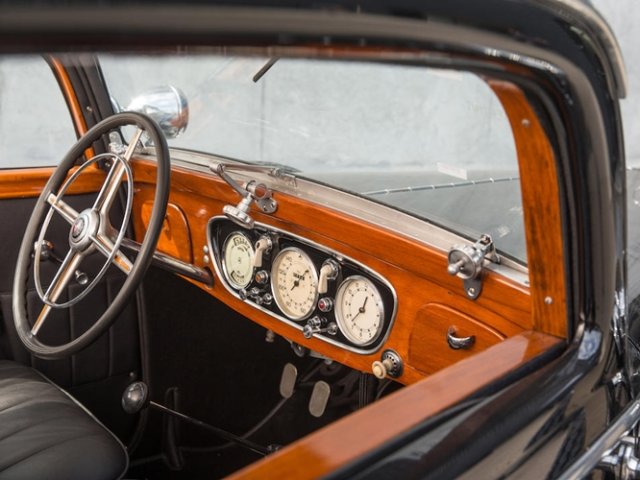 MERCEDES-BENZ 230