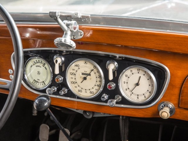MERCEDES-BENZ 230