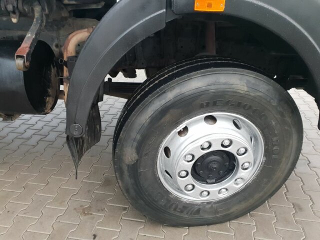 MERCEDES-BENZ SK