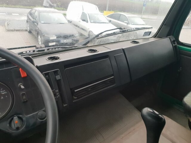 MERCEDES-BENZ SK