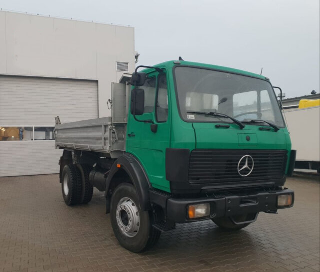 MERCEDES-BENZ SK