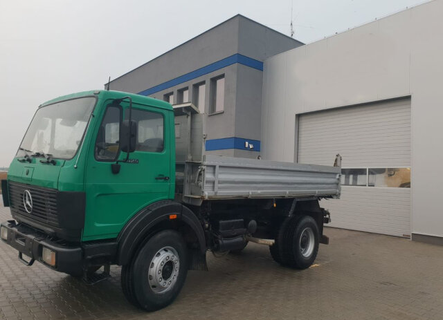 MERCEDES-BENZ SK