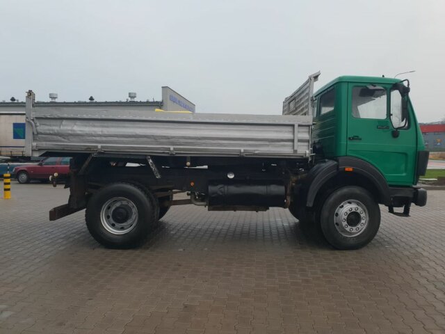 MERCEDES-BENZ SK