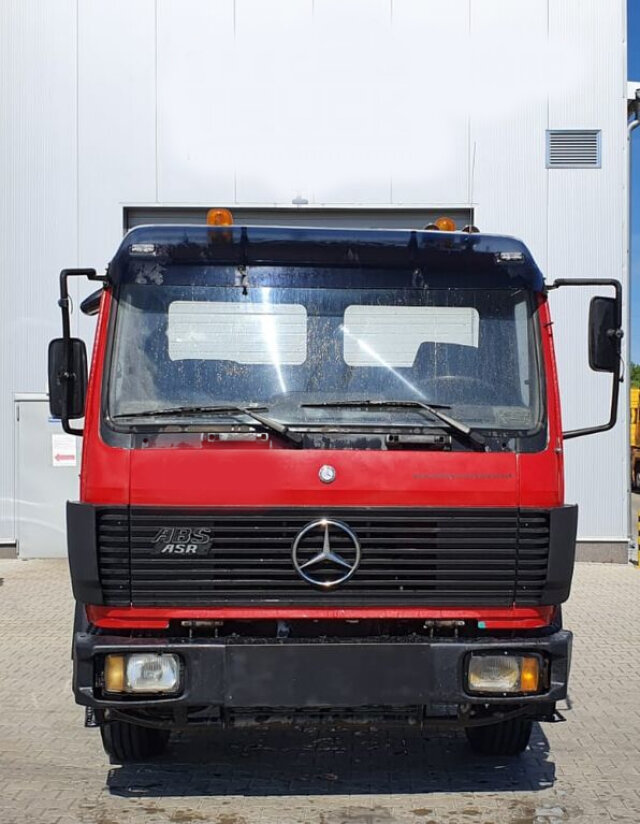 MERCEDES-BENZ SK