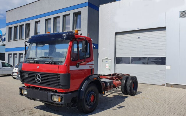 MERCEDES-BENZ SK