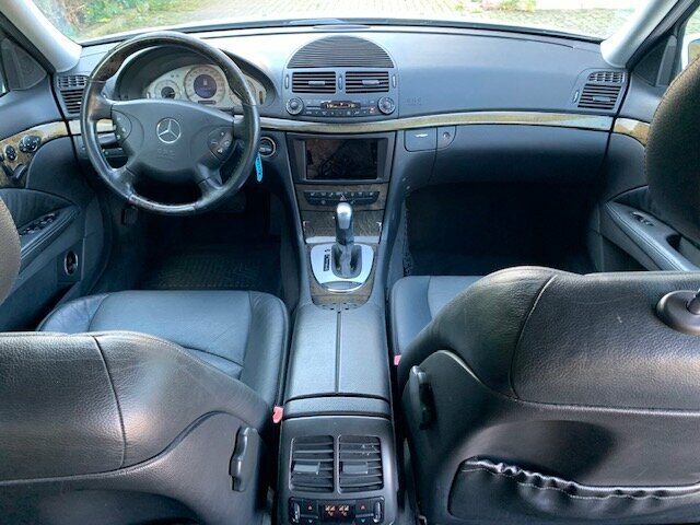 MERCEDES-BENZ E 320