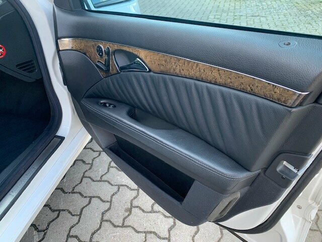 MERCEDES-BENZ E 320