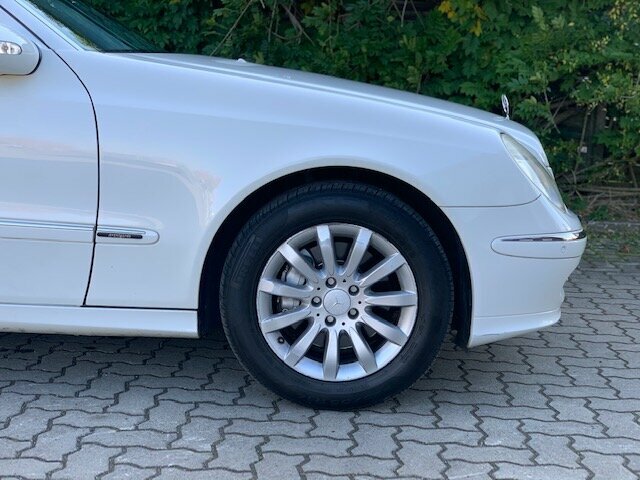 MERCEDES-BENZ E 320