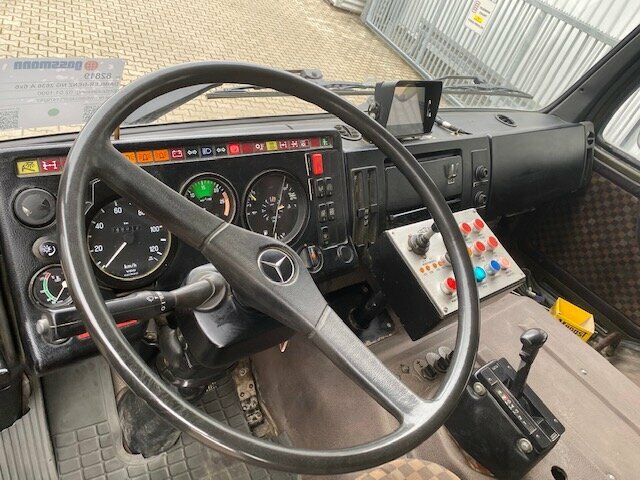 DAIMLER-BENZ -