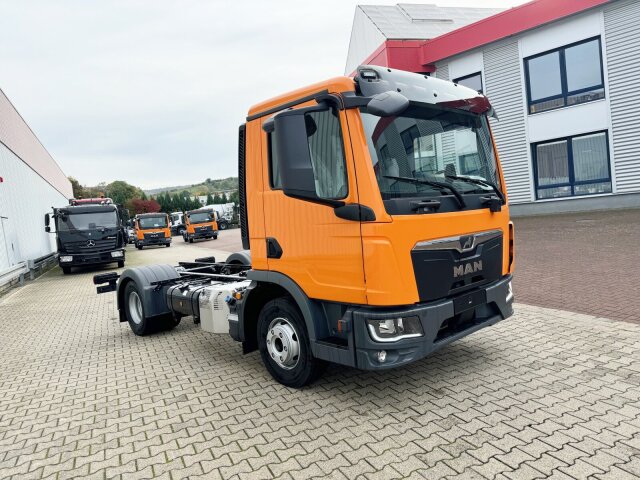 DAIMLER-BENZ -