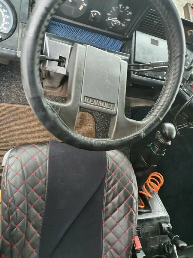 RENAULT (F) Magnum