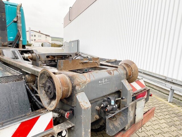 SCANIA (S) R