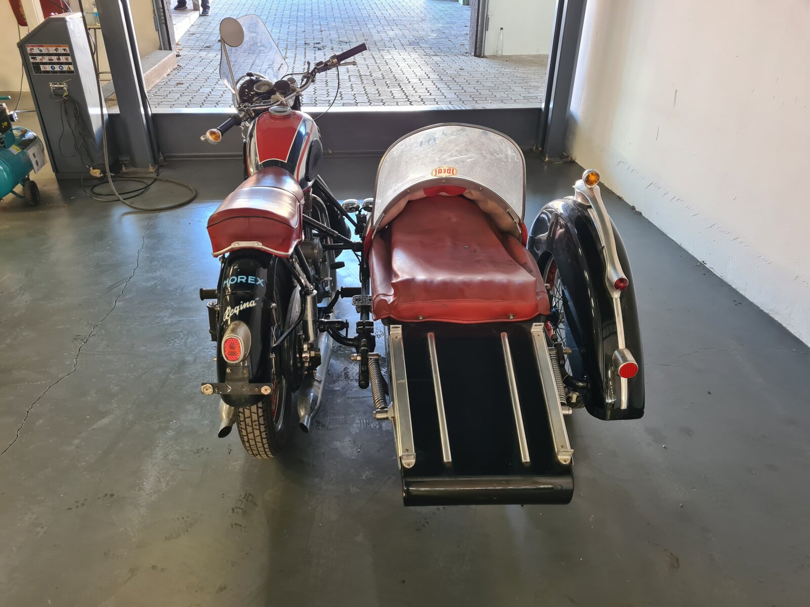 Detailansicht | Horex Regina 400 mit Steib Beiwagen
