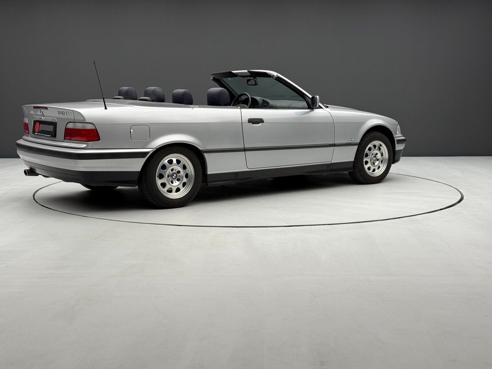Detail view | BMW 320 i Cabrio - E36 | Gassmann Cars