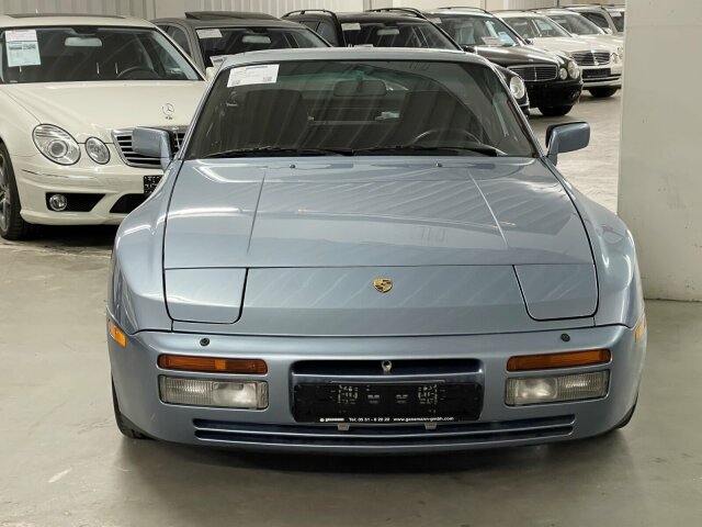 Porsche 944
