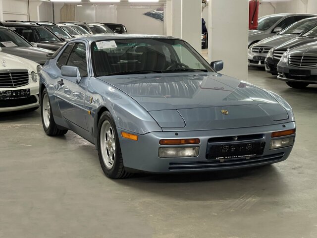 Porsche 944