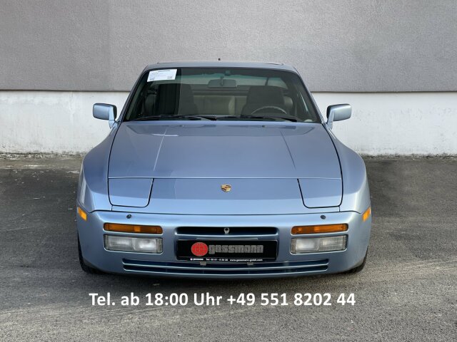 Porsche 944
