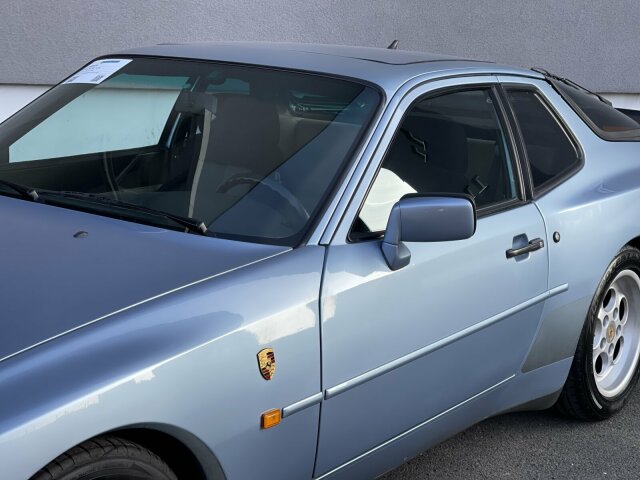 Porsche 944