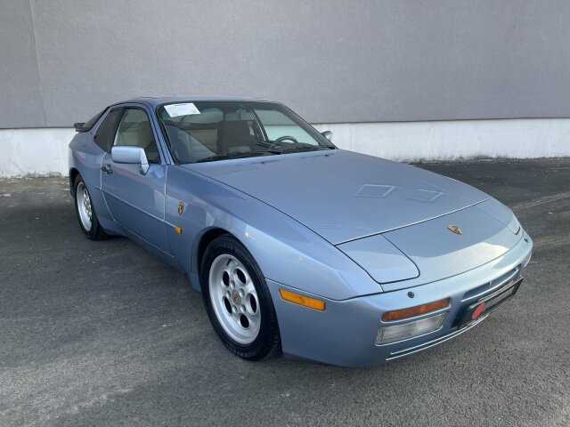 Porsche 944