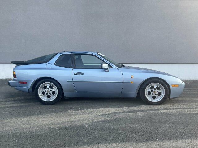 Porsche 944