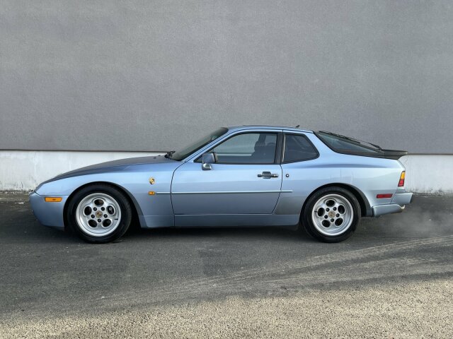 Porsche 944