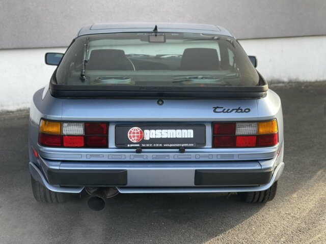 Porsche 944