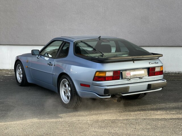 Porsche 944