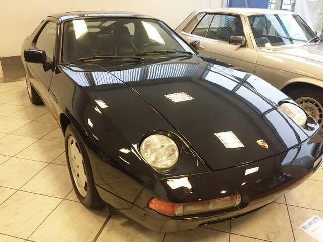 Porsche 928