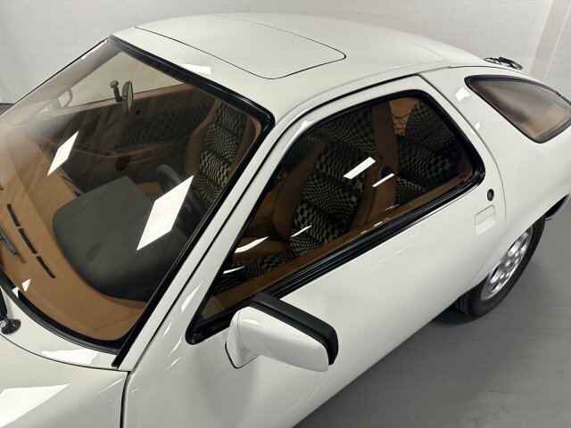 Porsche 928