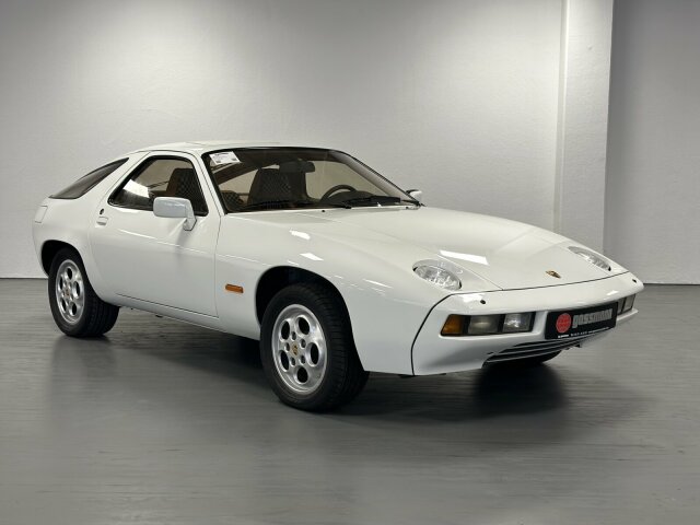 Porsche 928