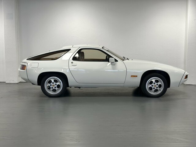 Porsche 928