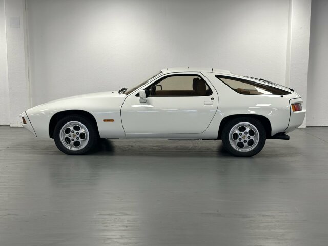 Porsche 928
