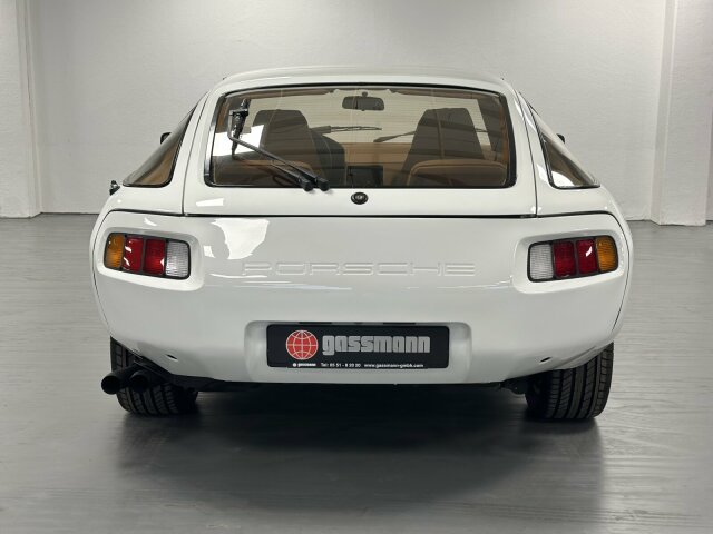 Porsche 928