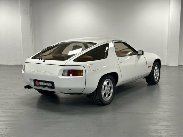 Porsche 928