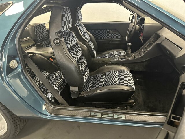 Porsche 928
