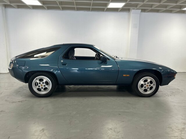 Porsche 928