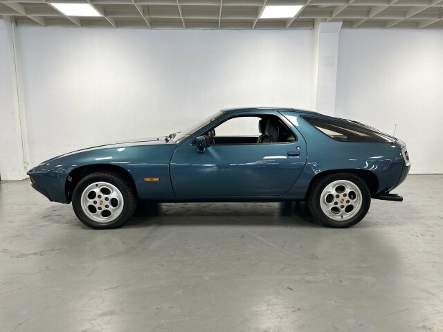 Porsche 928