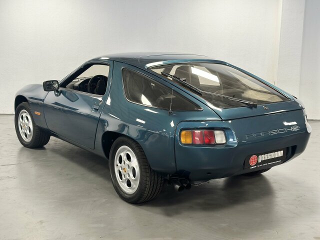 Porsche 928