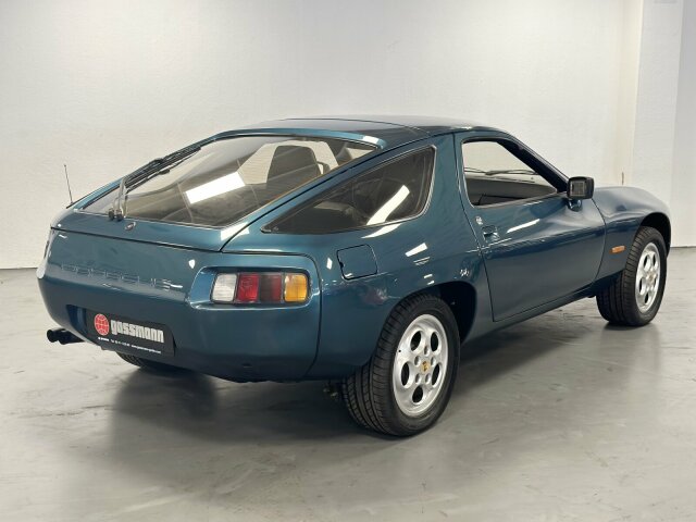 Porsche 928